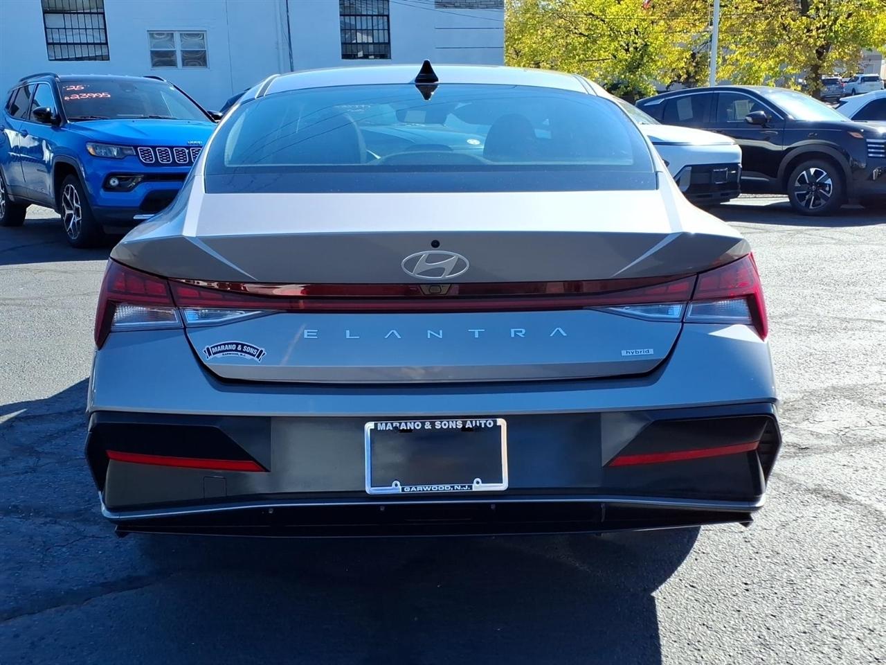 Hyundai Elantra Hybrid Limited DCT 2025