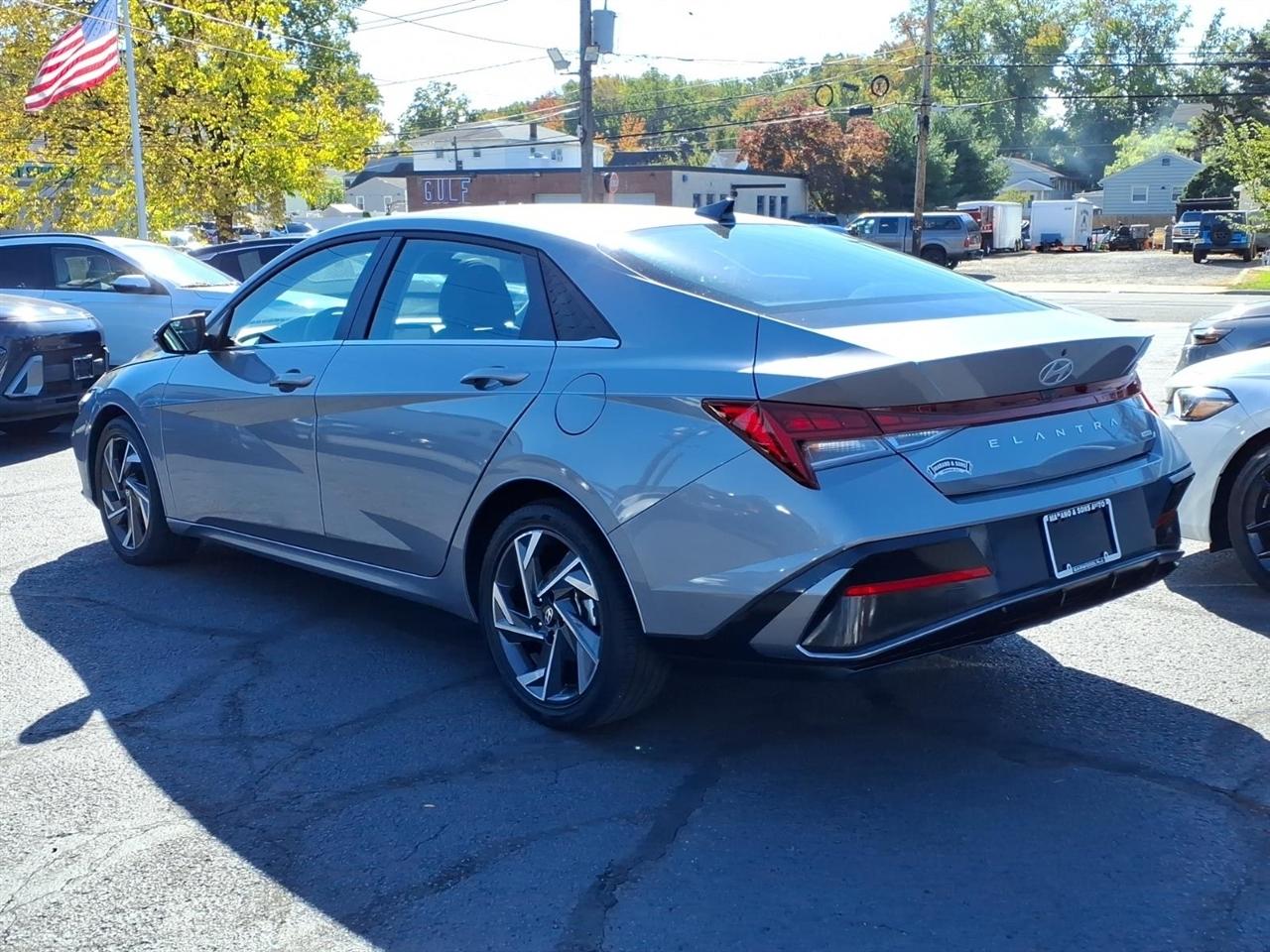 Hyundai Elantra Hybrid Limited DCT 2025