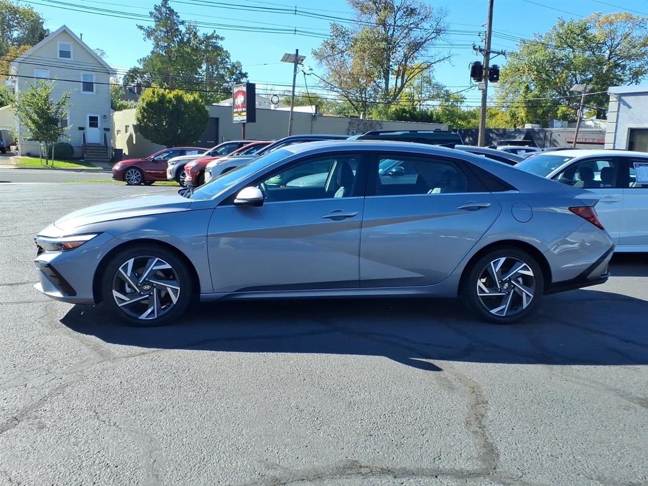 Hyundai Elantra Hybrid Limited DCT 2025