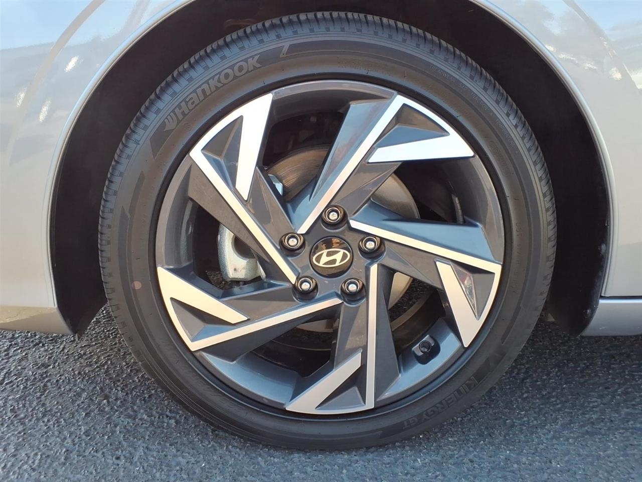 Hyundai Elantra Hybrid Limited DCT 2025