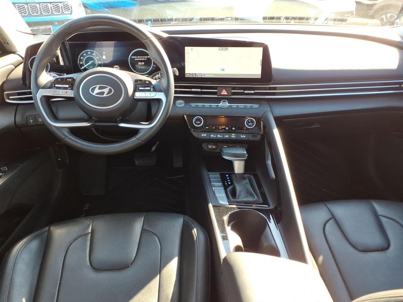 Hyundai Elantra Hybrid Limited DCT 2025