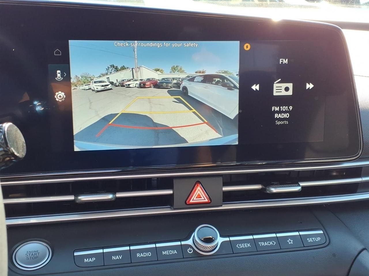 Hyundai Elantra Hybrid Limited DCT 2025