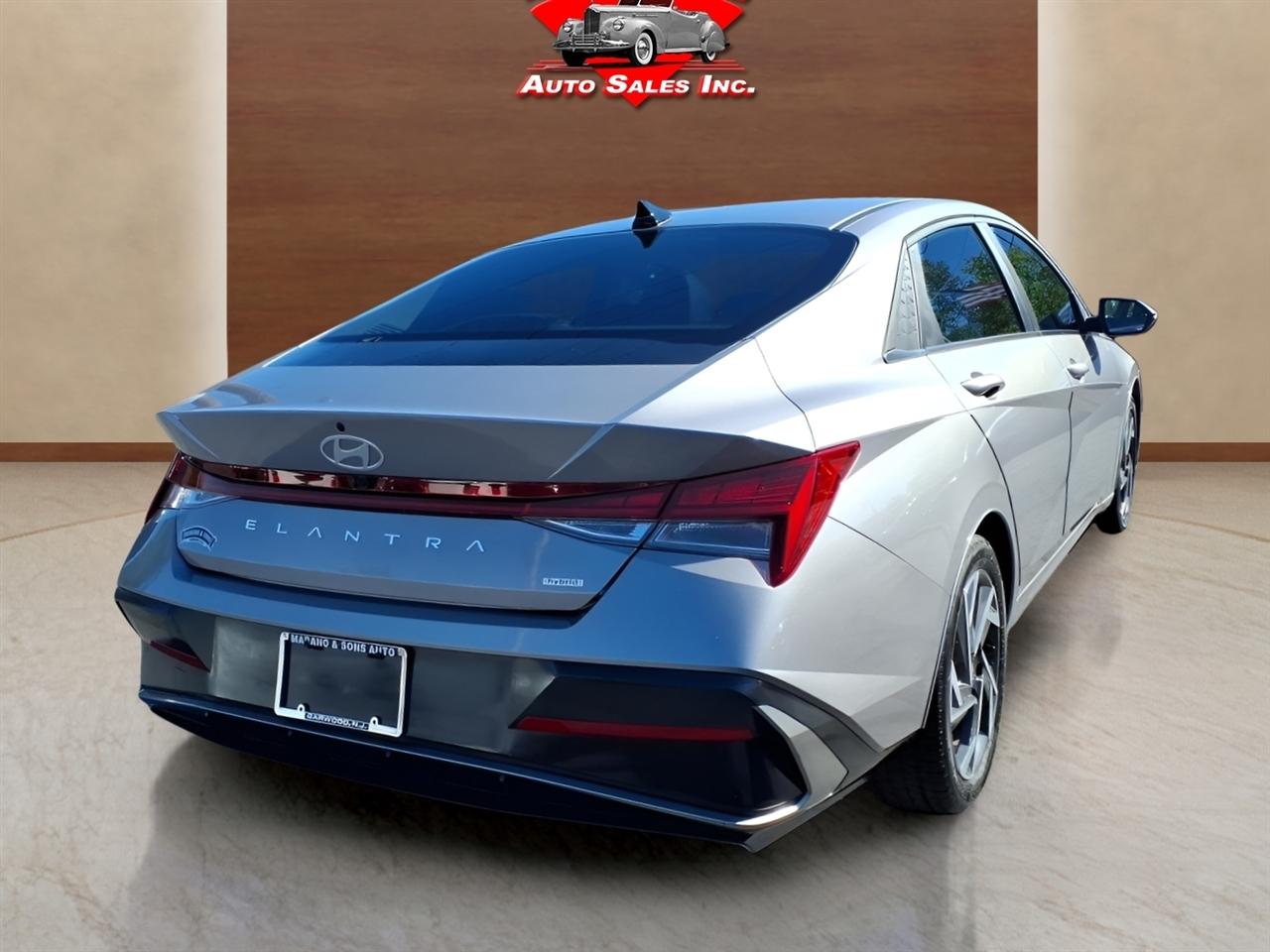 Hyundai Elantra Hybrid Limited DCT 2025