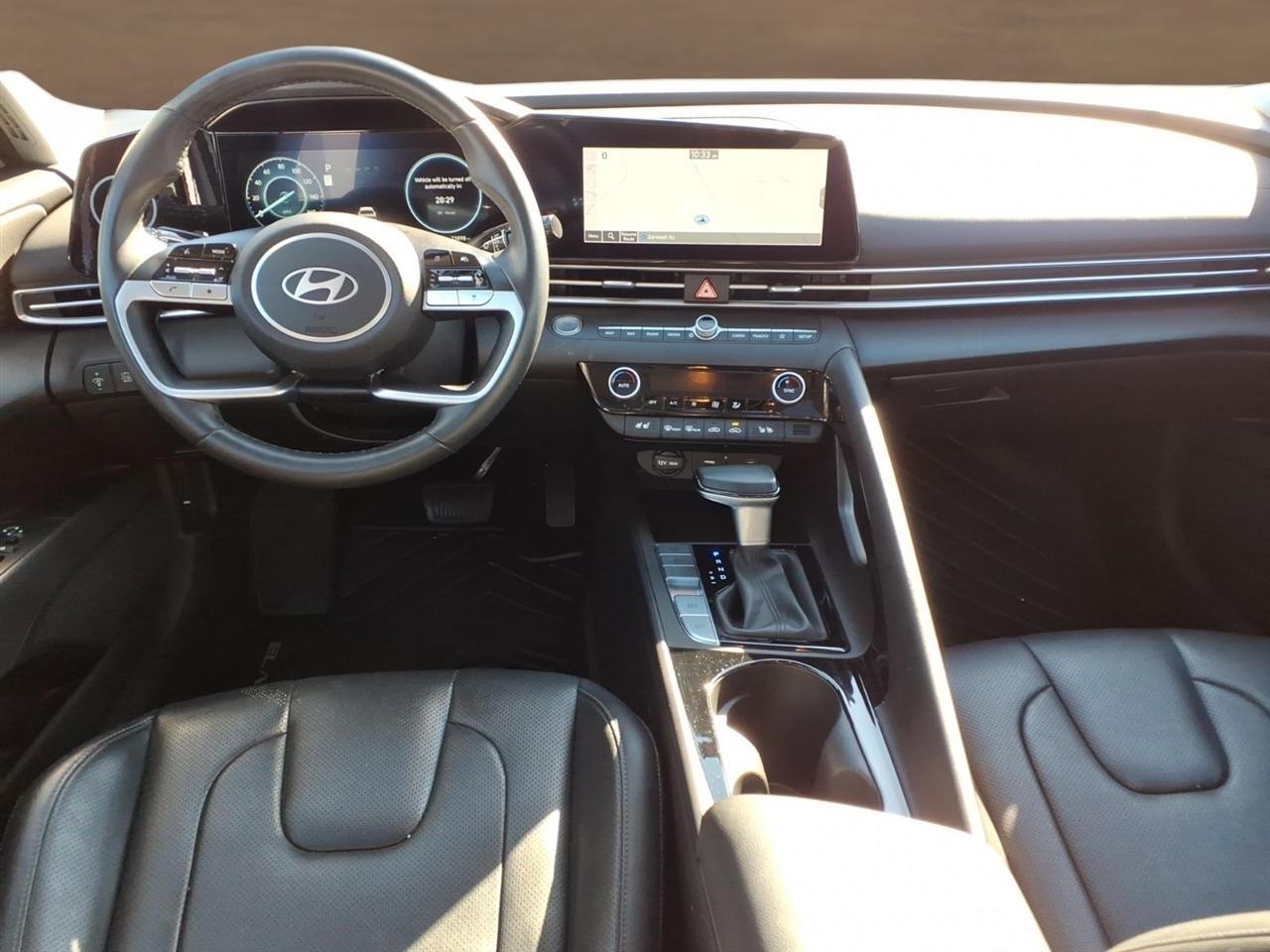 Hyundai Elantra Hybrid Limited DCT 2025