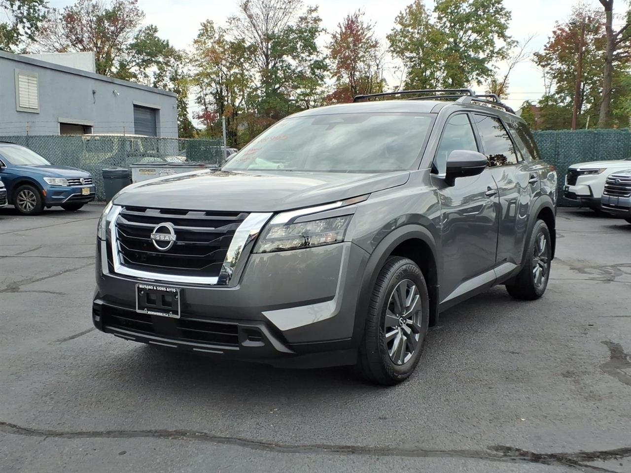 Nissan Pathfinder SV 2WD 2024