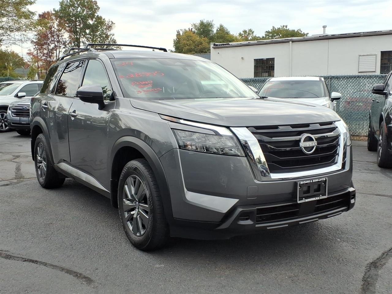 Nissan Pathfinder SV 2WD 2024