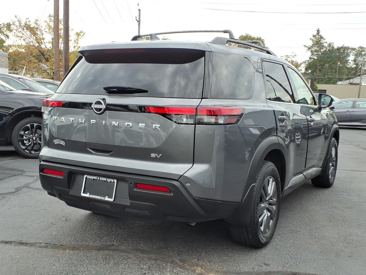 Nissan Pathfinder SV 2WD 2024
