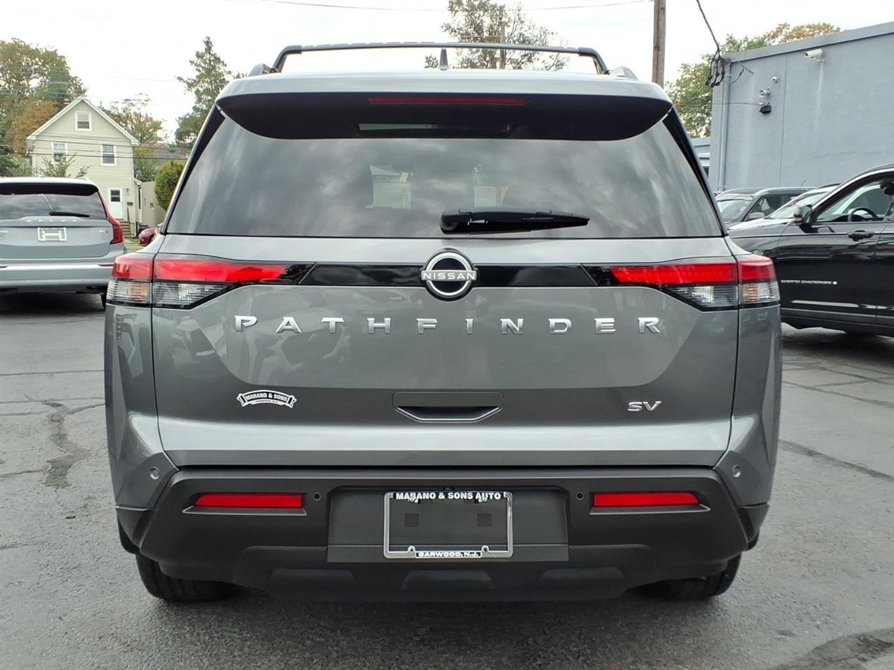 Nissan Pathfinder SV 2WD 2024