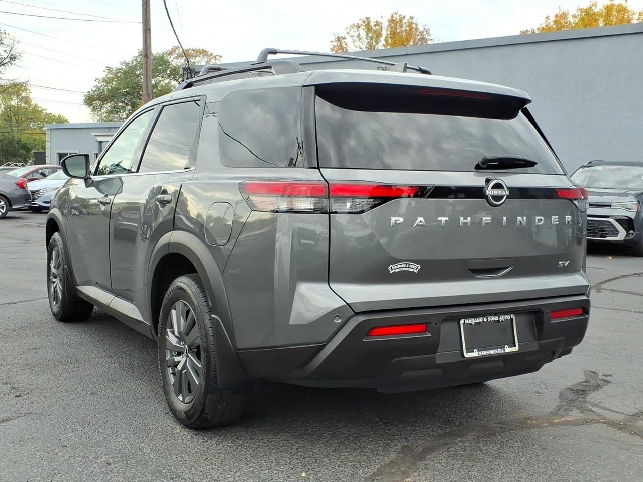 Nissan Pathfinder SV 2WD 2024