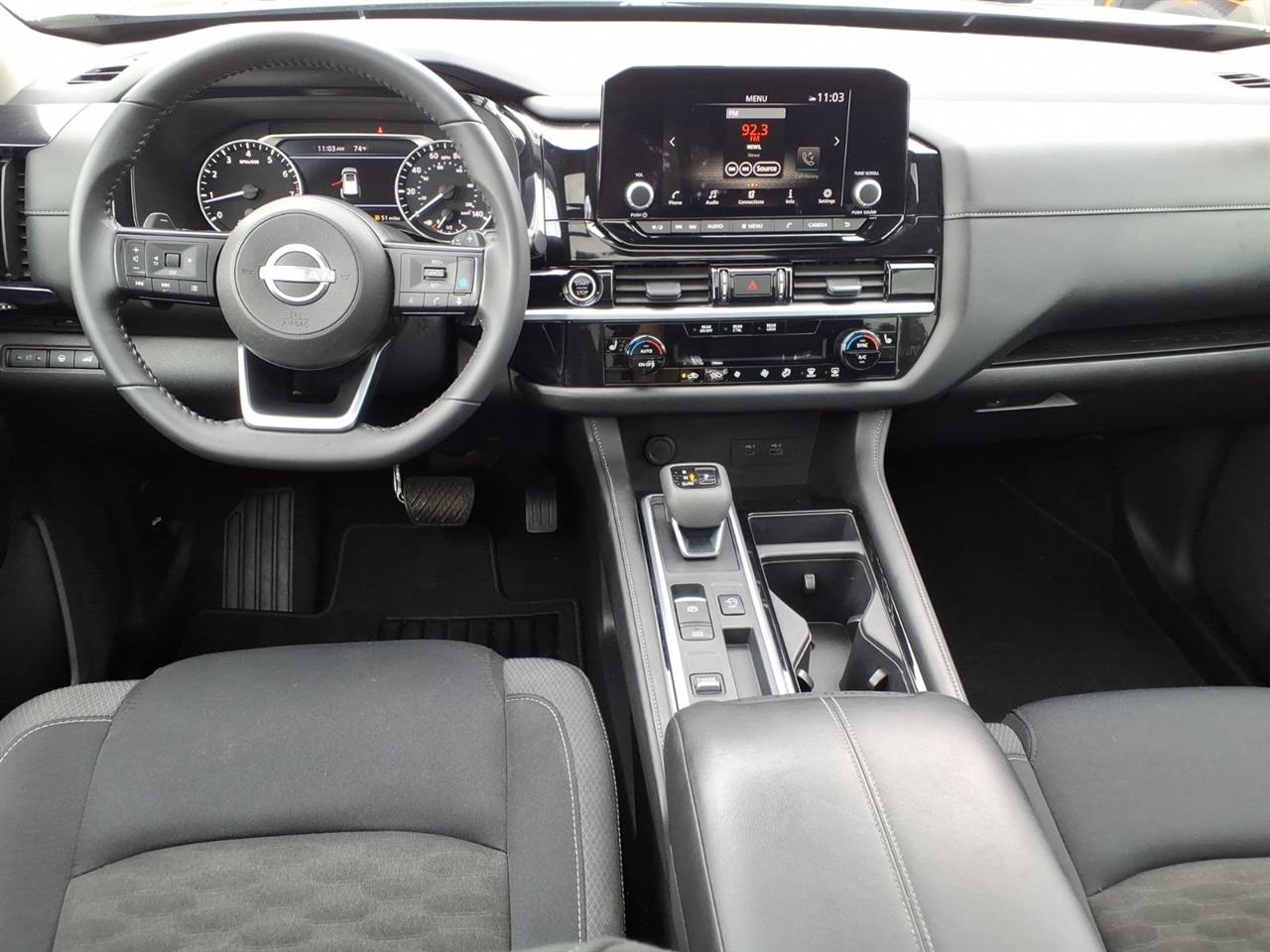 Nissan Pathfinder SV 2WD 2024