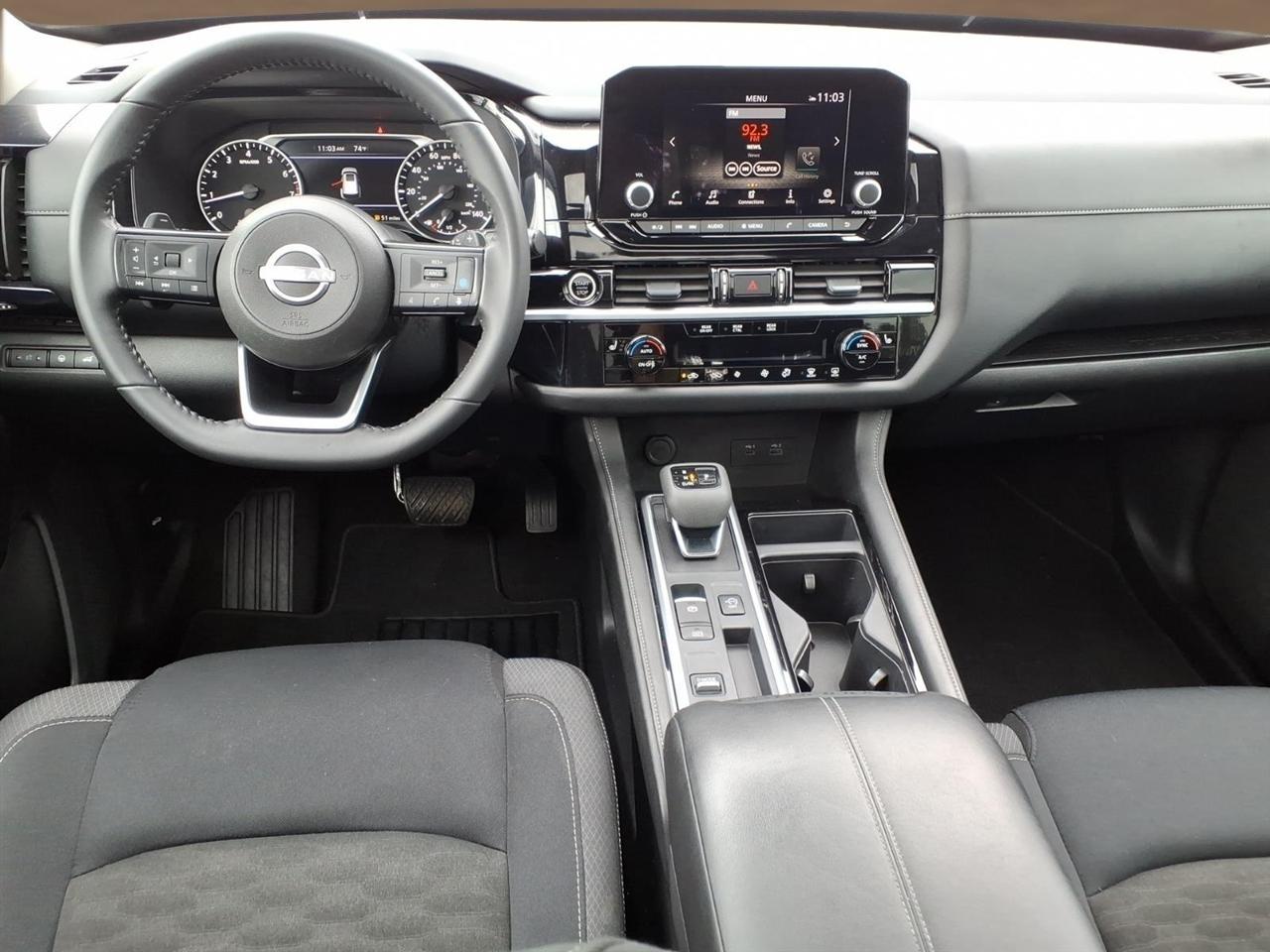 Nissan Pathfinder SV 2WD 2024