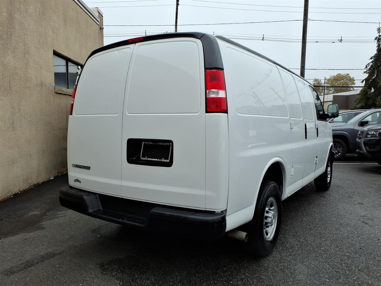 Chevrolet Express Cargo Van RWD 2500 135" 2022