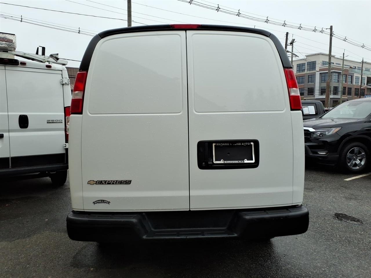 Chevrolet Express Cargo Van RWD 2500 135" 2022