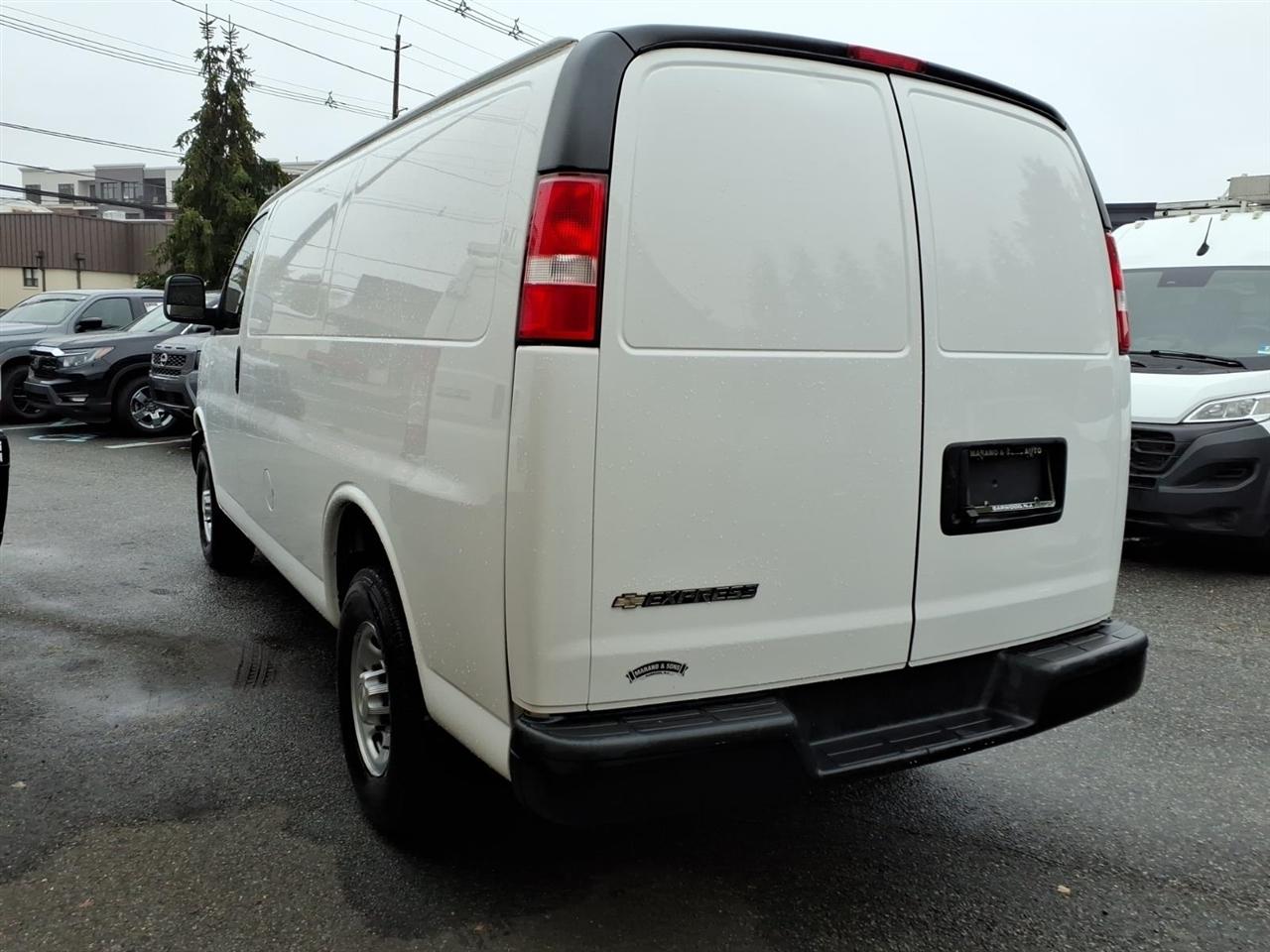 Chevrolet Express Cargo Van RWD 2500 135" 2022