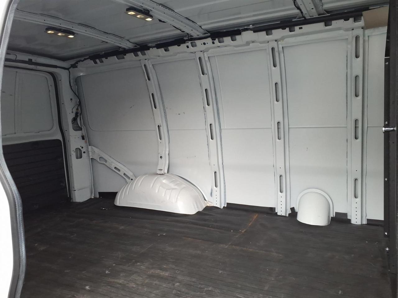 Chevrolet Express Cargo Van RWD 2500 135" 2022