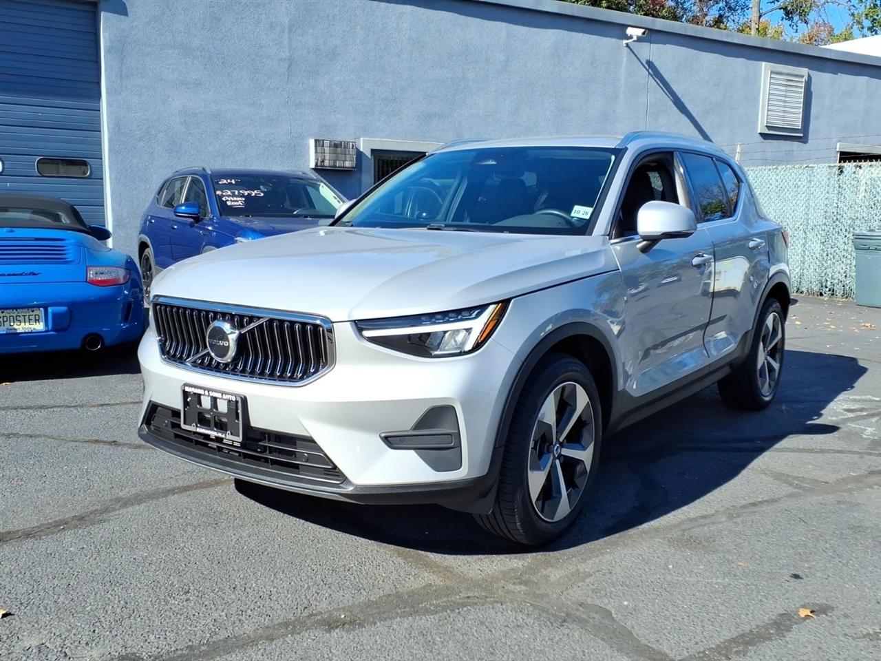 Volvo XC40 B5 AWD Core Dark Theme 2024