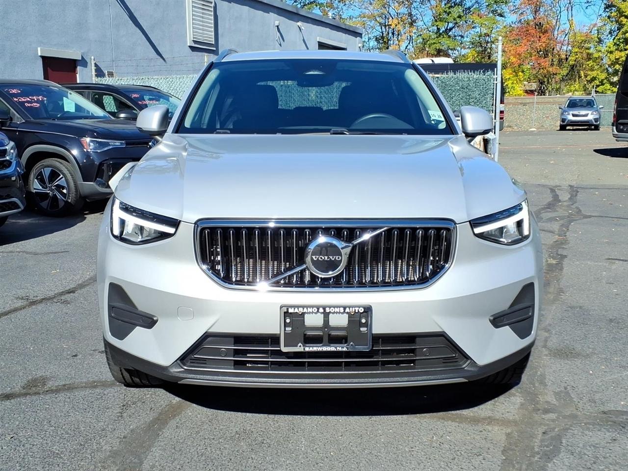 Volvo XC40 B5 AWD Core Dark Theme 2024