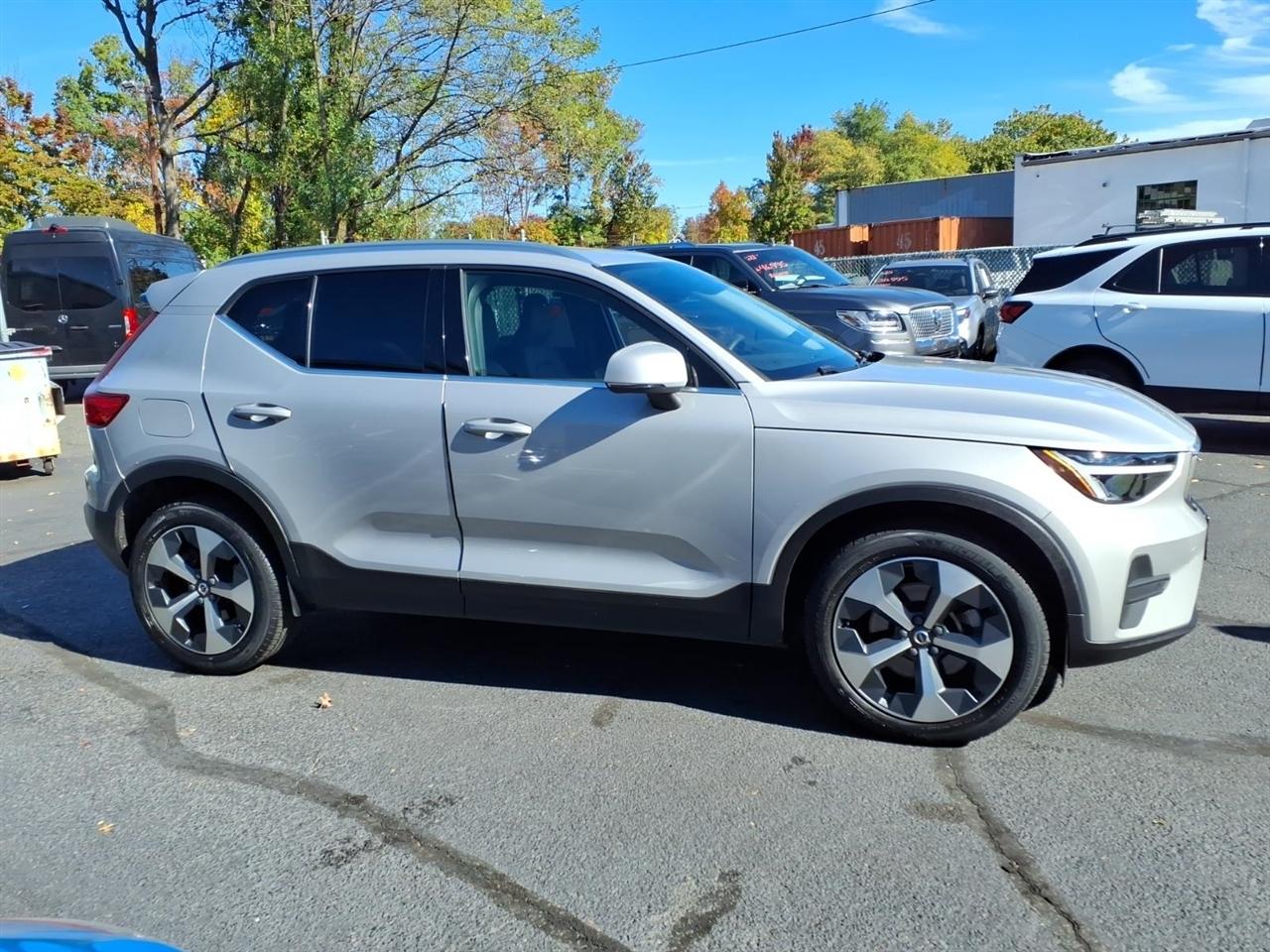 Volvo XC40 B5 AWD Core Dark Theme 2024
