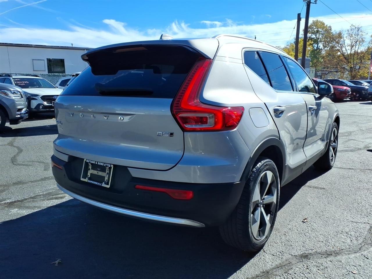 Volvo XC40 B5 AWD Core Dark Theme 2024