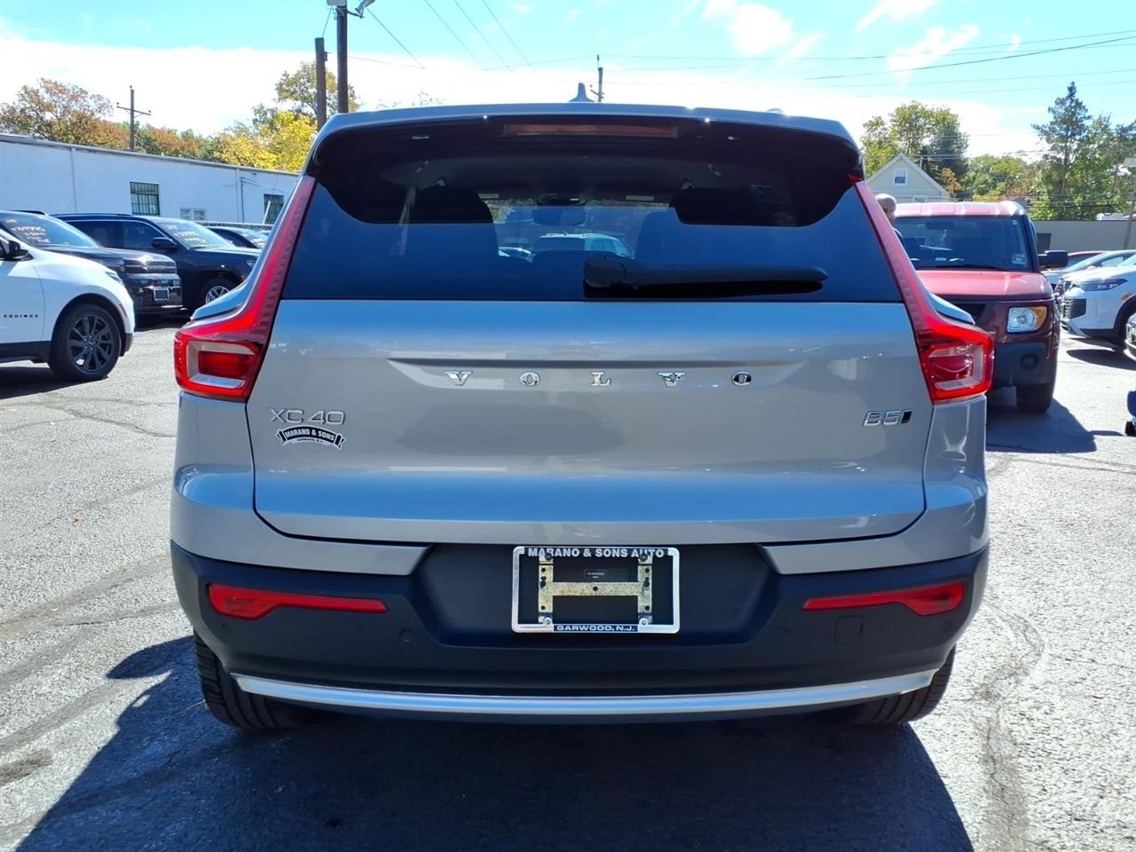 Volvo XC40 B5 AWD Core Dark Theme 2024
