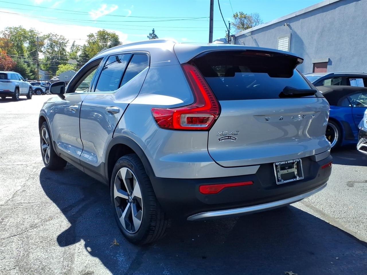 Volvo XC40 B5 AWD Core Dark Theme 2024