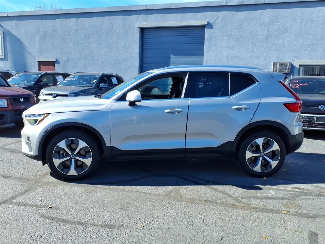 Volvo XC40 B5 AWD Core Dark Theme 2024