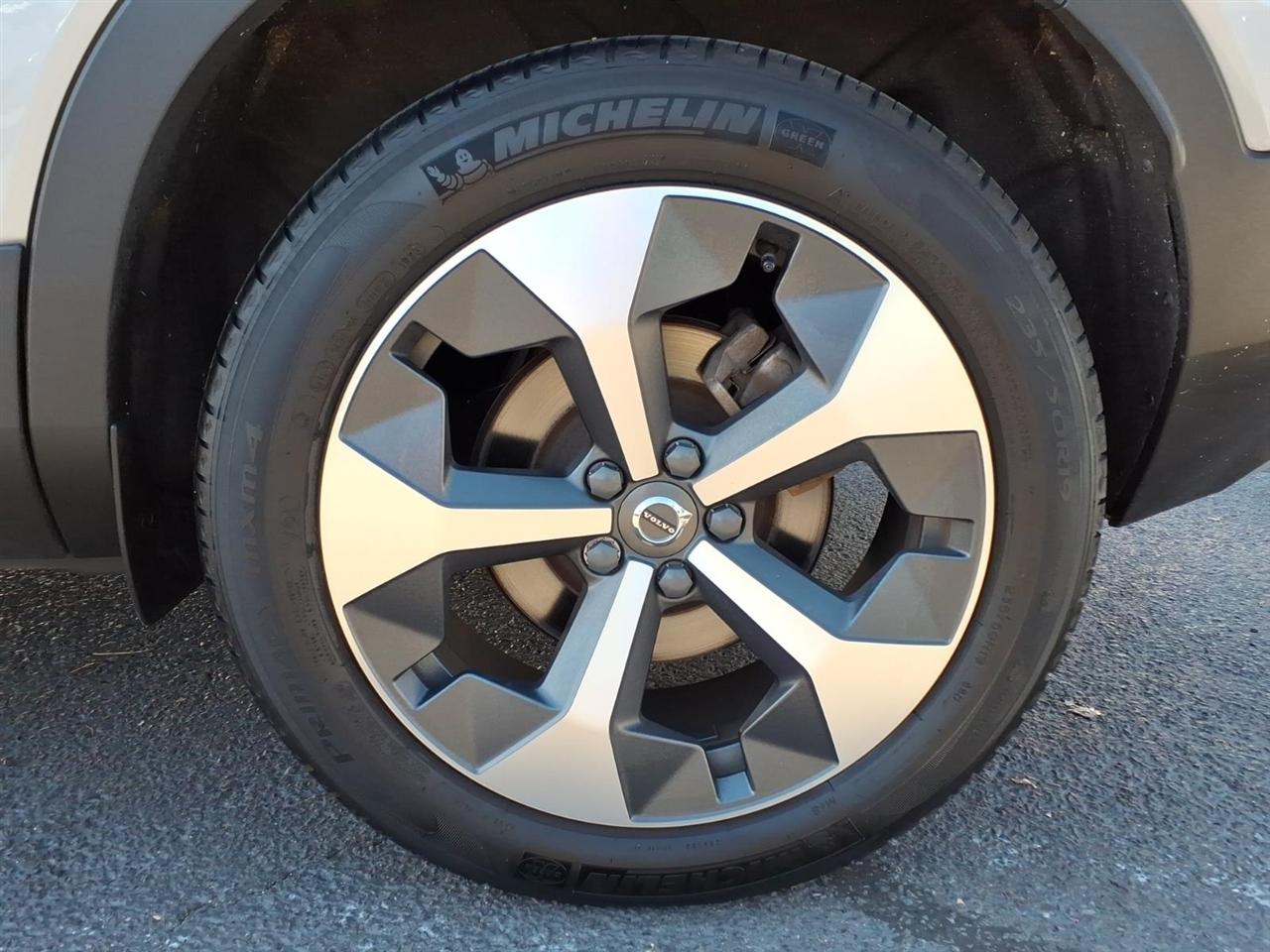 Volvo XC40 B5 AWD Core Dark Theme 2024