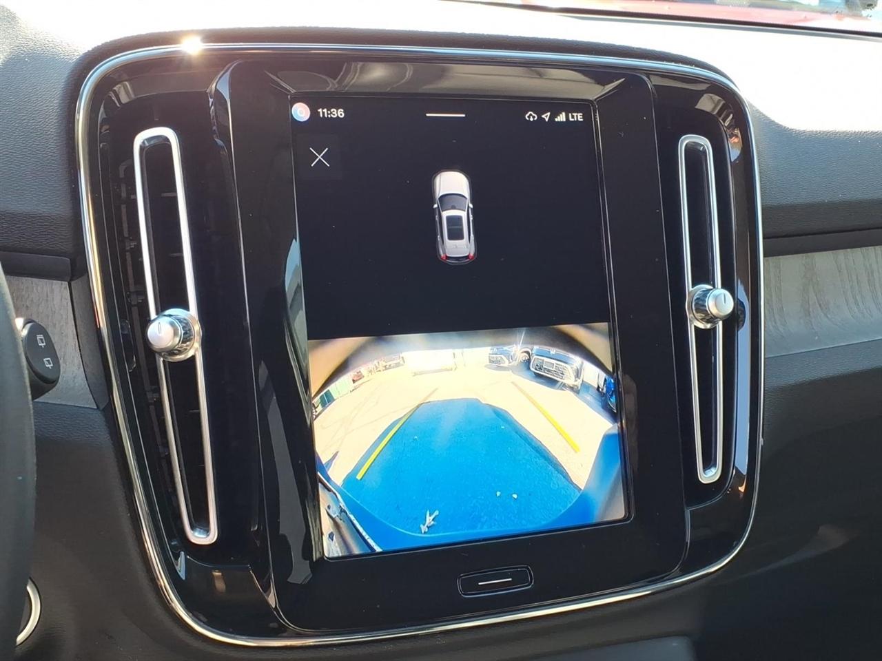 Volvo XC40 B5 AWD Core Dark Theme 2024
