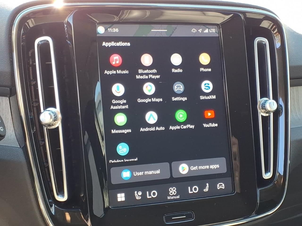 Volvo XC40 B5 AWD Core Dark Theme 2024