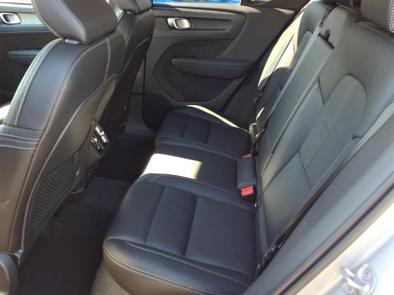 Volvo XC40 B5 AWD Core Dark Theme 2024