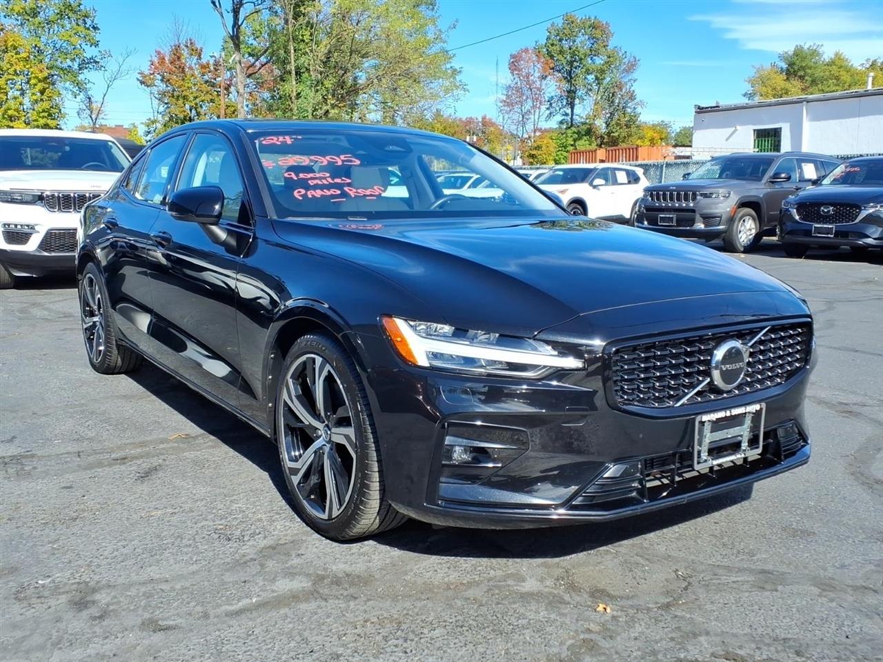 Volvo S60 B5 FWD Core Dark Theme 2024