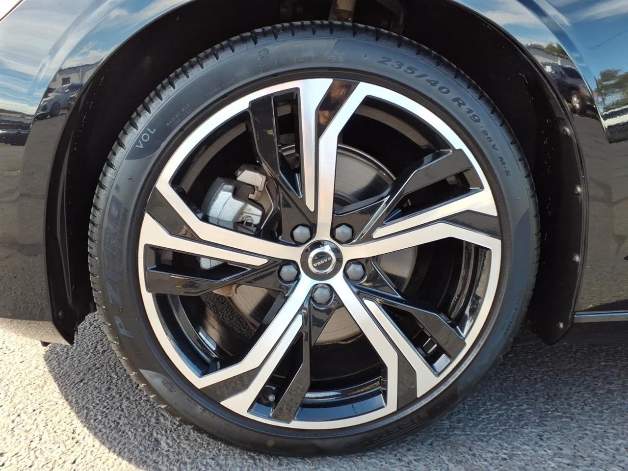 Volvo S60 B5 FWD Core Dark Theme 2024