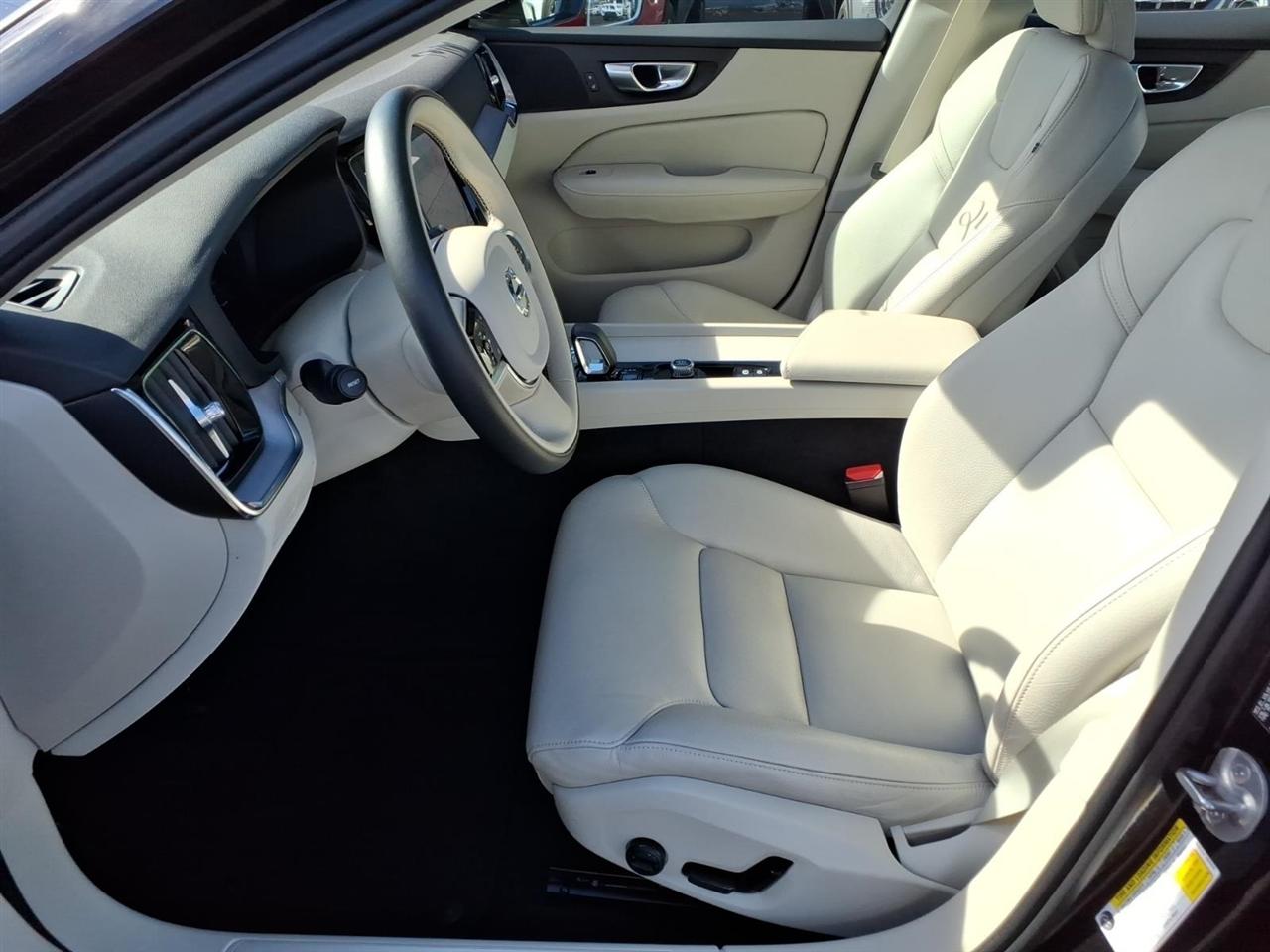 Volvo S60 B5 FWD Core Dark Theme 2024