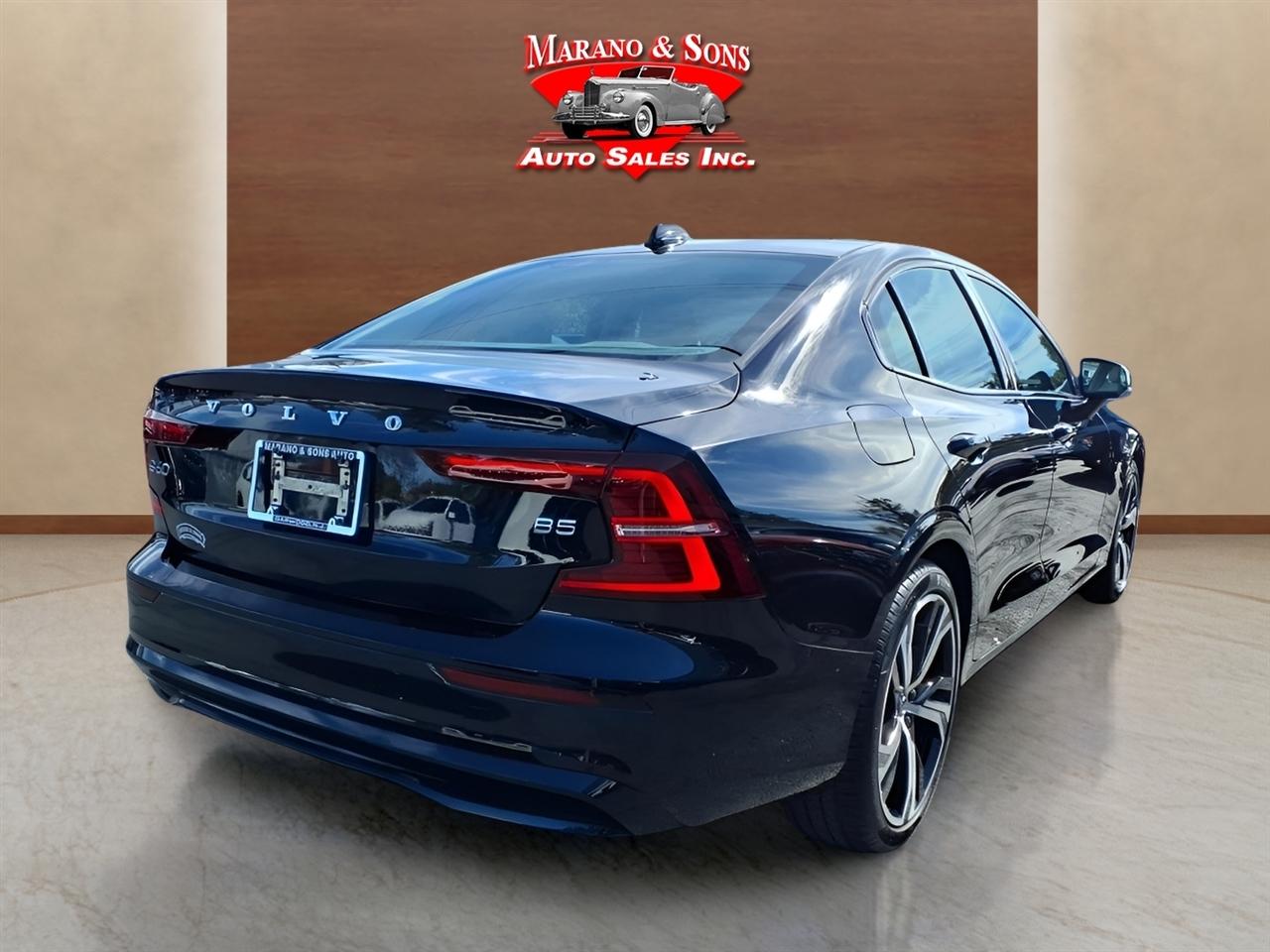 Volvo S60 B5 FWD Core Dark Theme 2024