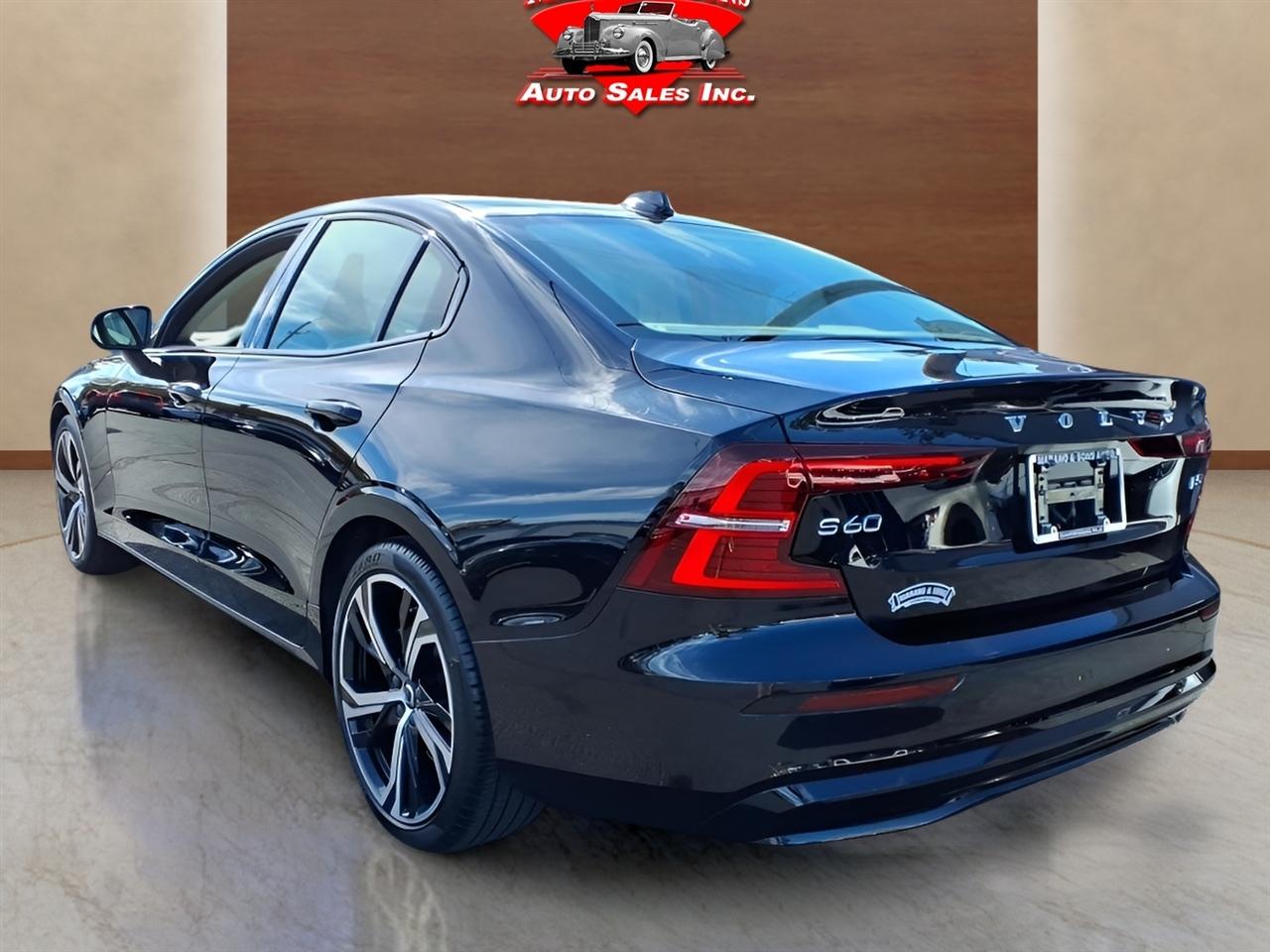 Volvo S60 B5 FWD Core Dark Theme 2024