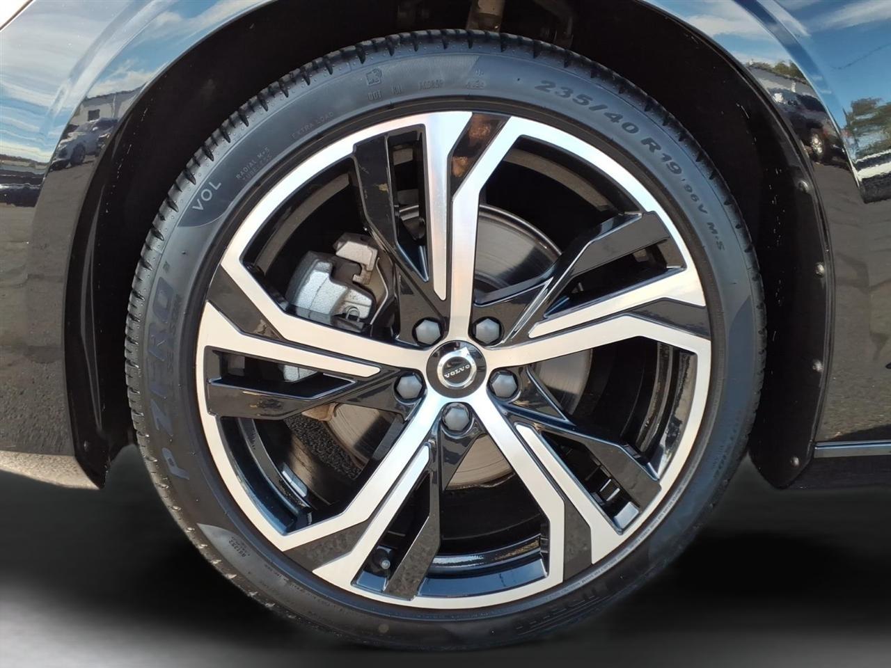 Volvo S60 B5 FWD Core Dark Theme 2024