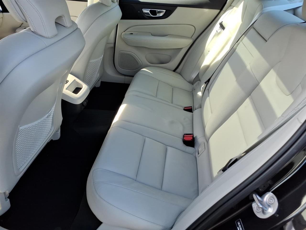 Volvo S60 B5 FWD Core Dark Theme 2024