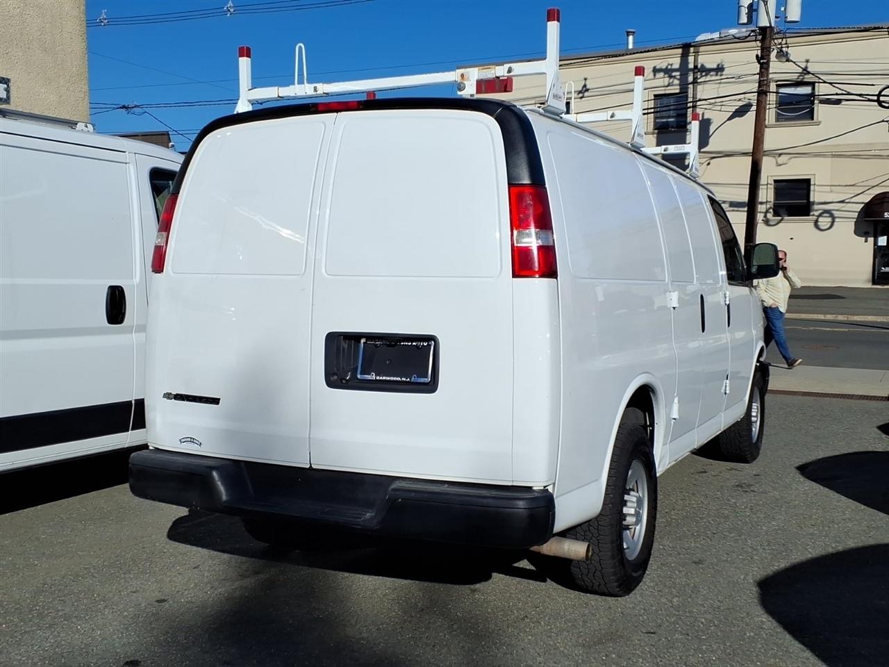 Chevrolet Express Cargo Van RWD 2500 135" 2019