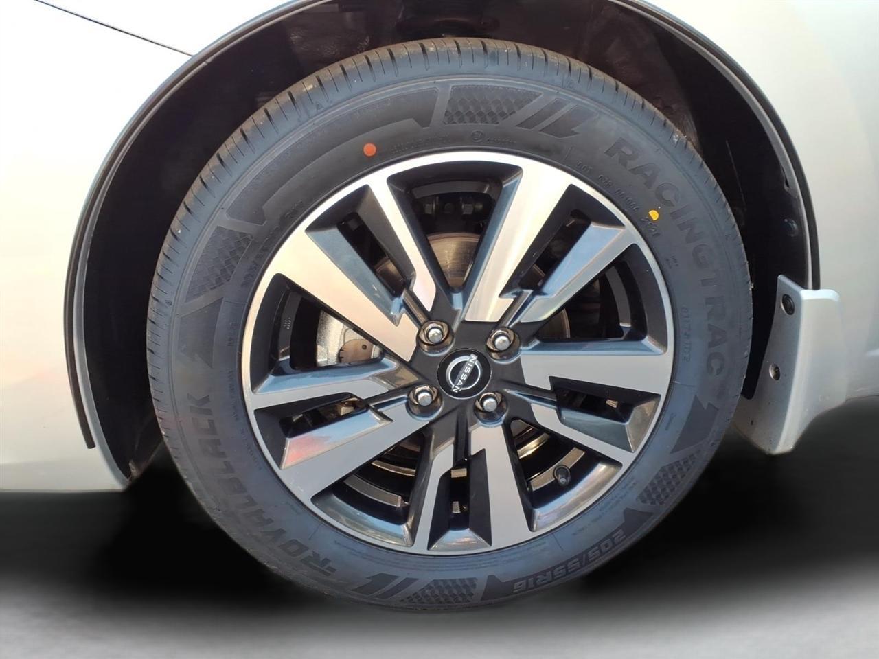 Nissan Versa SV CVT 2025