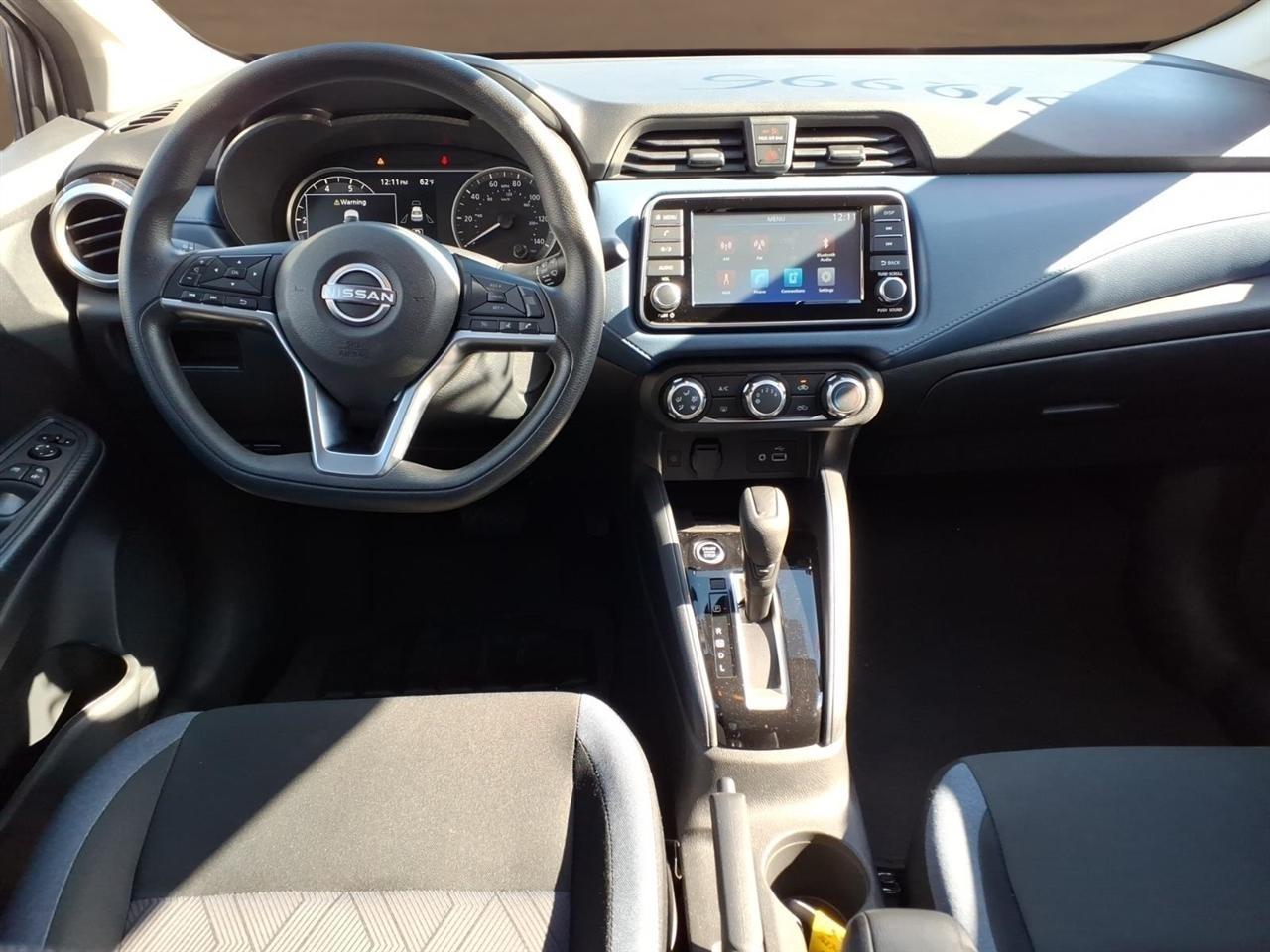 Nissan Versa SV CVT 2025