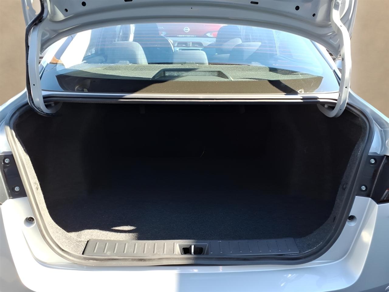 Nissan Versa SV CVT 2025
