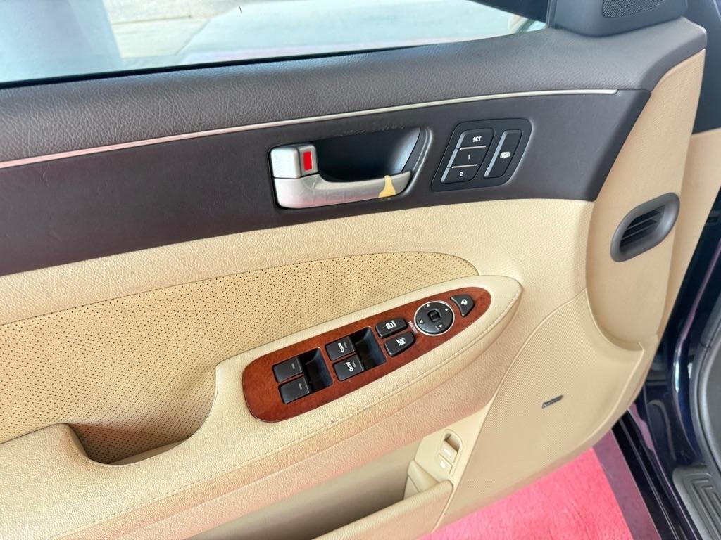 Hyundai Genesis 4dr Sdn V6 3.8L 2012