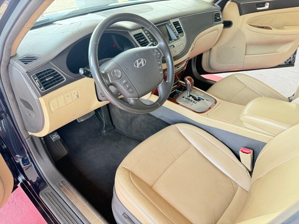 Hyundai Genesis 4dr Sdn V6 3.8L 2012