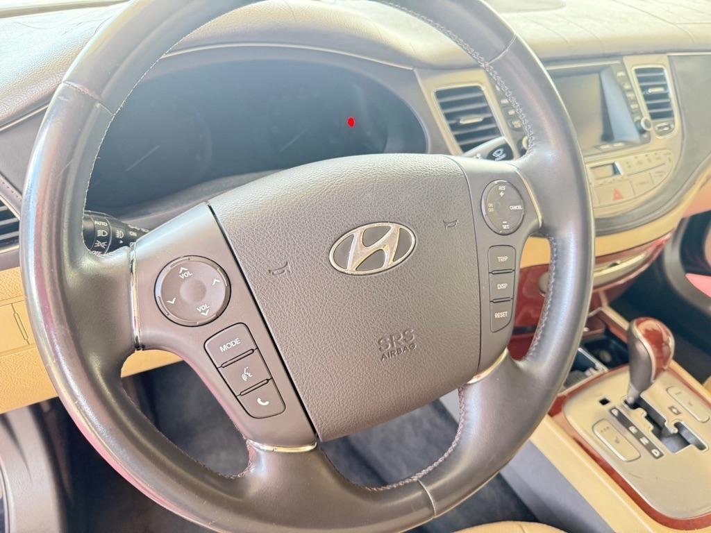 Hyundai Genesis 4dr Sdn V6 3.8L 2012