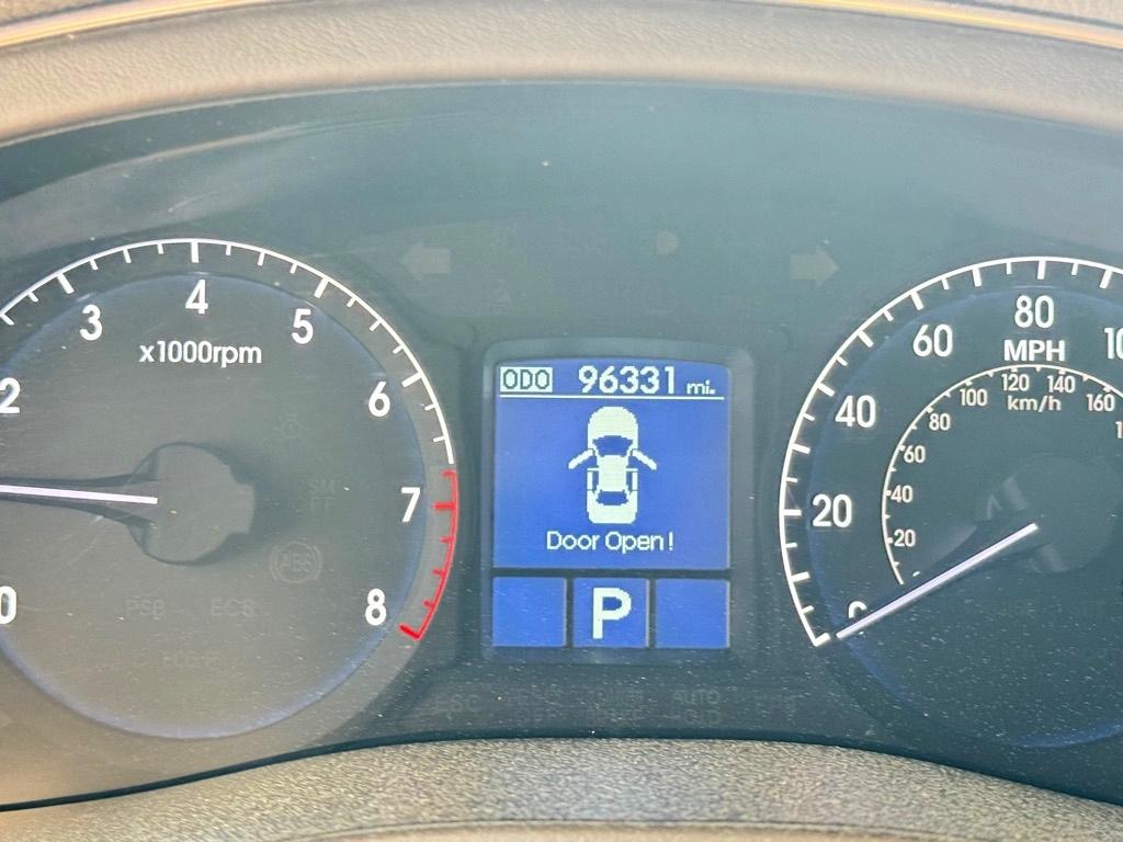 Hyundai Genesis 4dr Sdn V6 3.8L 2012