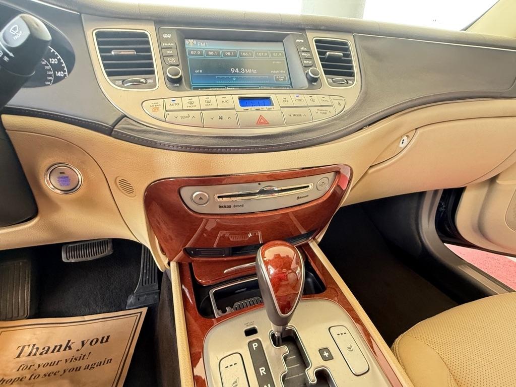 Hyundai Genesis 4dr Sdn V6 3.8L 2012