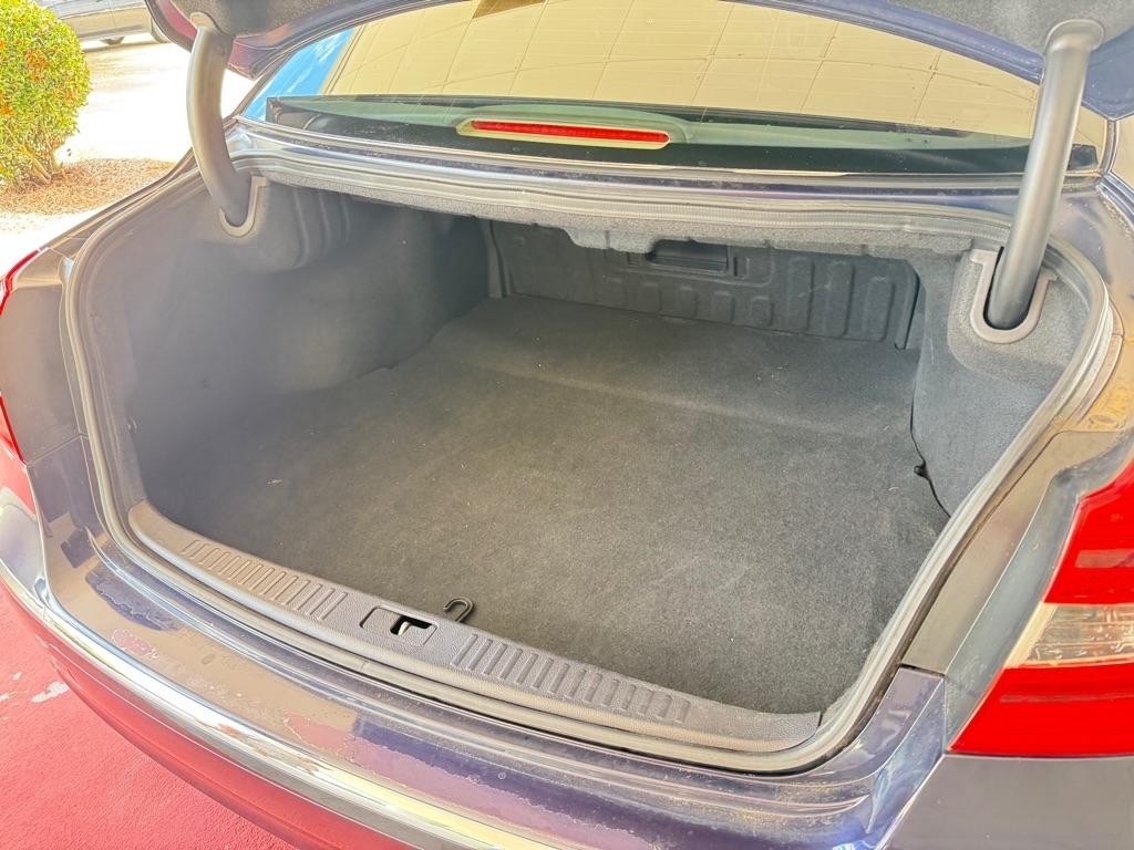 Hyundai Genesis 4dr Sdn V6 3.8L 2012