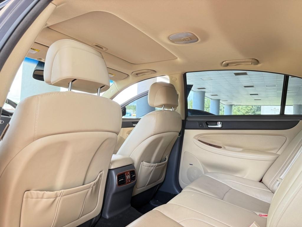 Hyundai Genesis 4dr Sdn V6 3.8L 2012