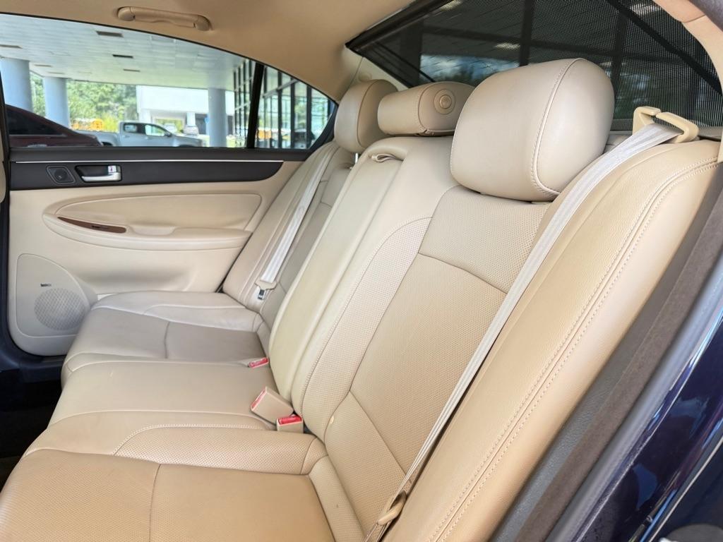 Hyundai Genesis 4dr Sdn V6 3.8L 2012