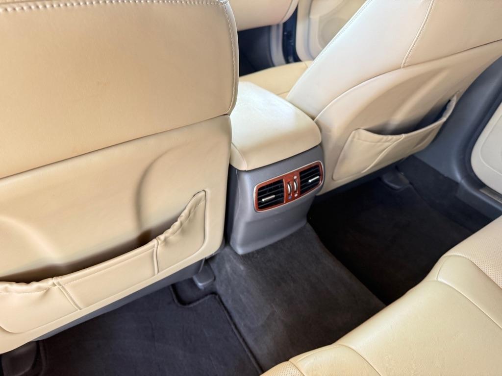 Hyundai Genesis 4dr Sdn V6 3.8L 2012